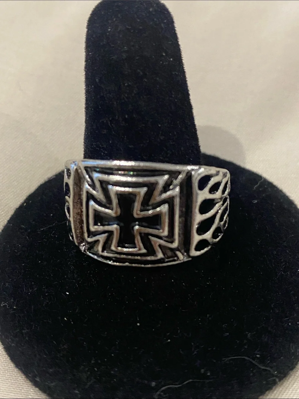 Silver-Tone Black Cross Men's Statement Ring. Size 10